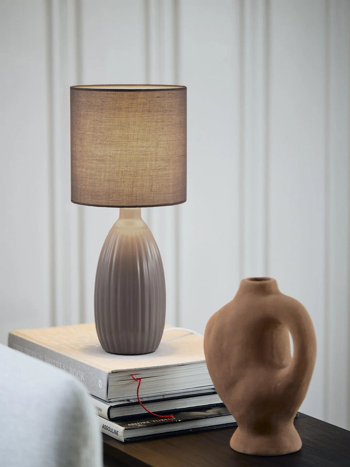 Bordlampe Uno, Nougat m/skjerm