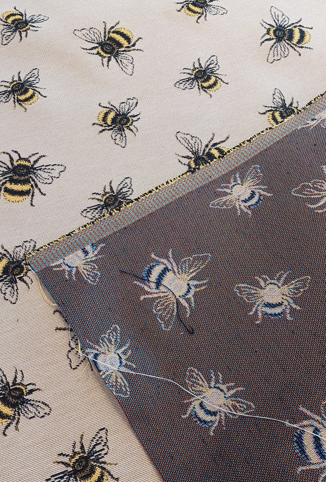 Bumble bee, Gobelin