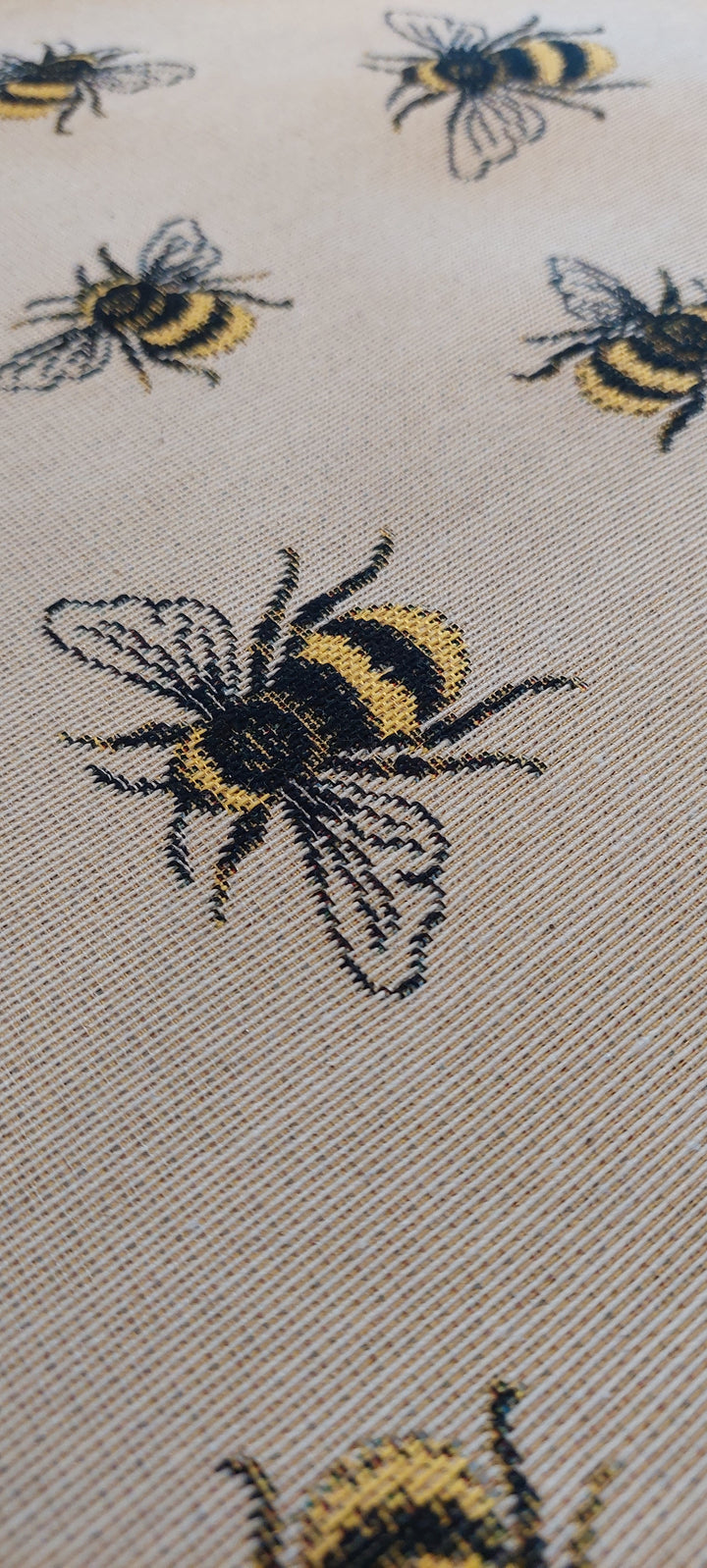 Bumble bee, Gobelin