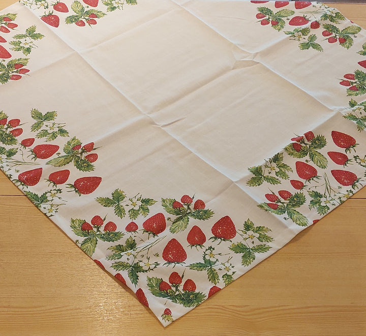 Jordbær duk 85x85cm