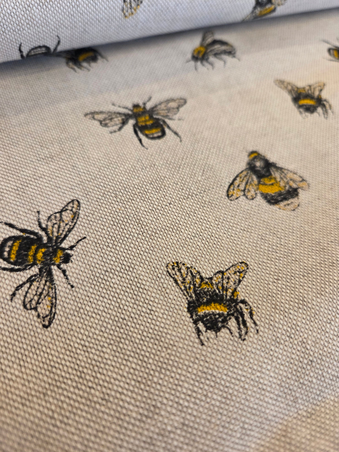 Metervare, Kanvas - Bee Buzzing