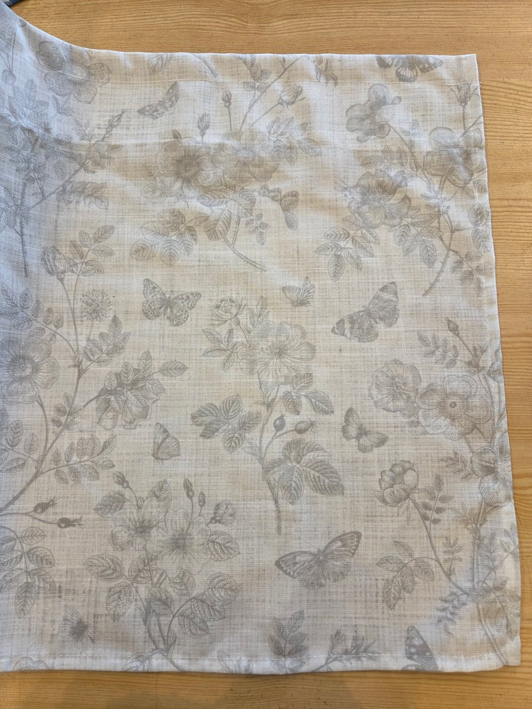 Gardinkappe Margit, Hvitgrå 45cm