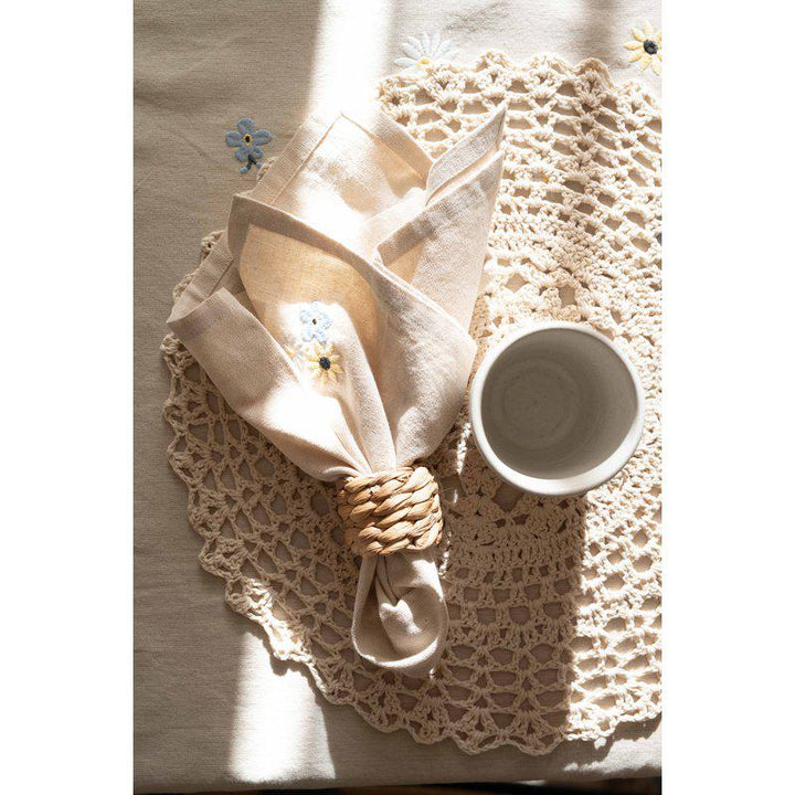 Brikke Britta, Offwhite