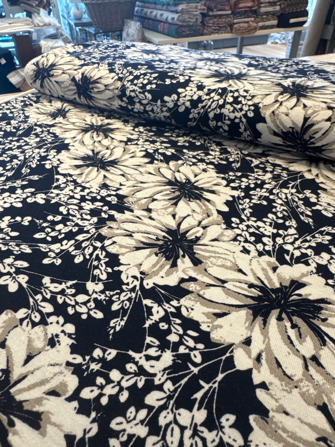 Metervare, Jersey - Blå og hvite blomster