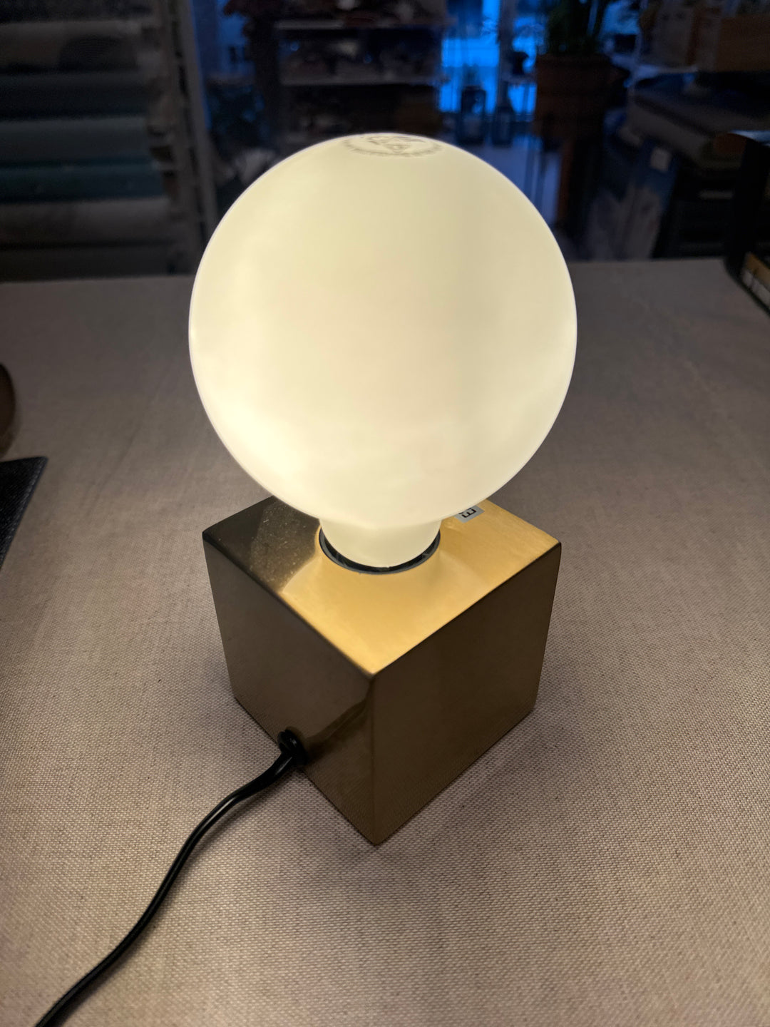 Lyspære E27, Globe 95mm, Opal