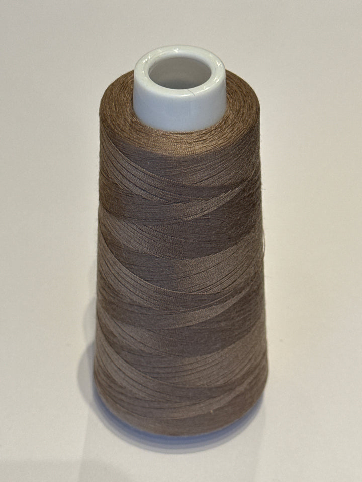 Joto Overlock tråd - Kald brun 8200