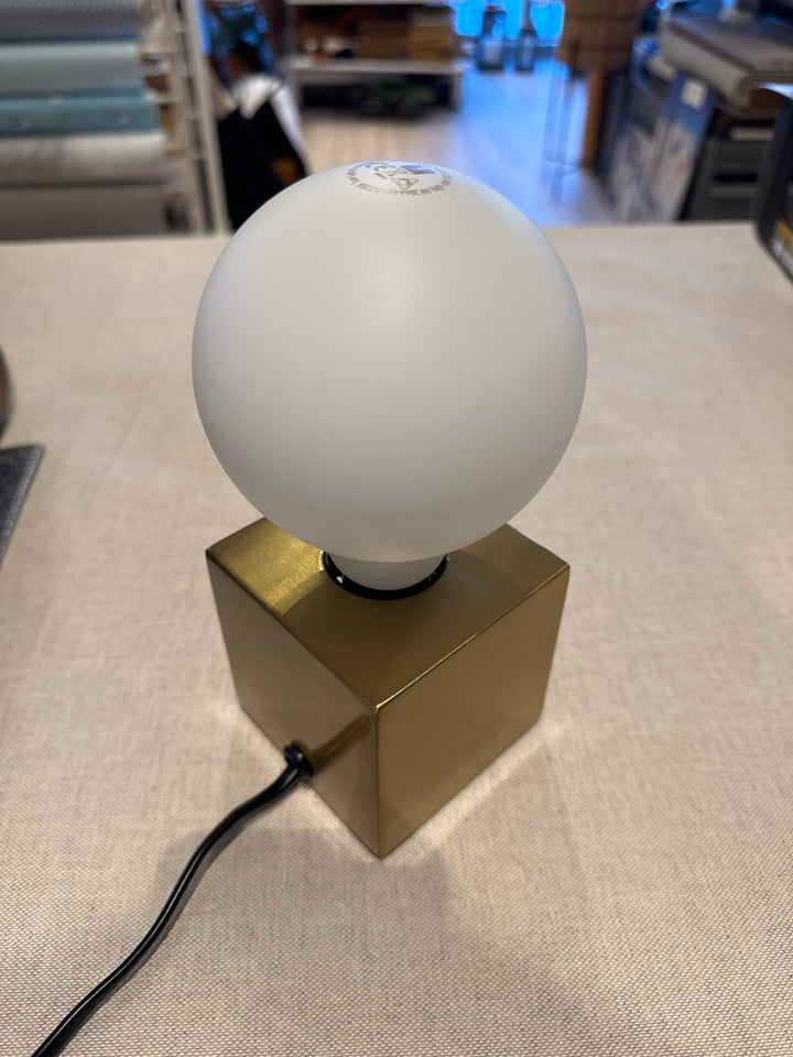 Lyspære E27, Globe 95mm, Opal