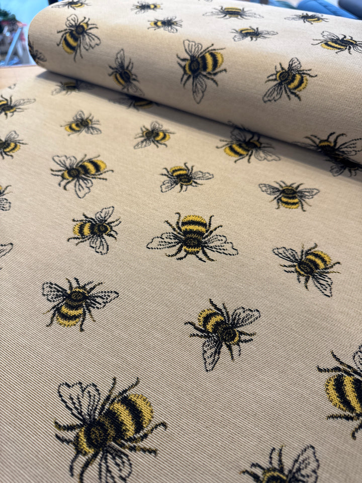 Metervare, Gobelin - Bumble bee