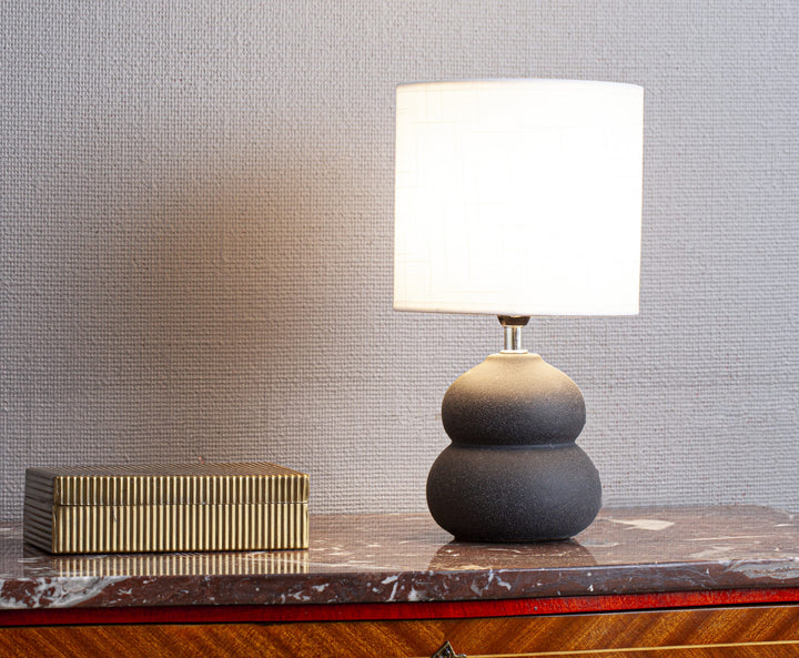 Lucie Bordlampe H28cm Sort