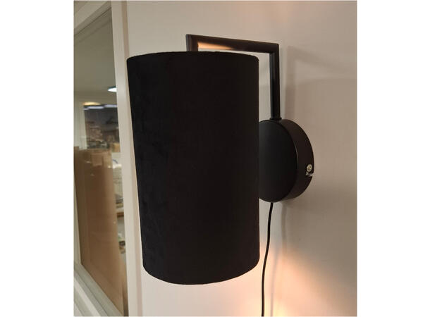 Terni vegglampe m/svart skjerm