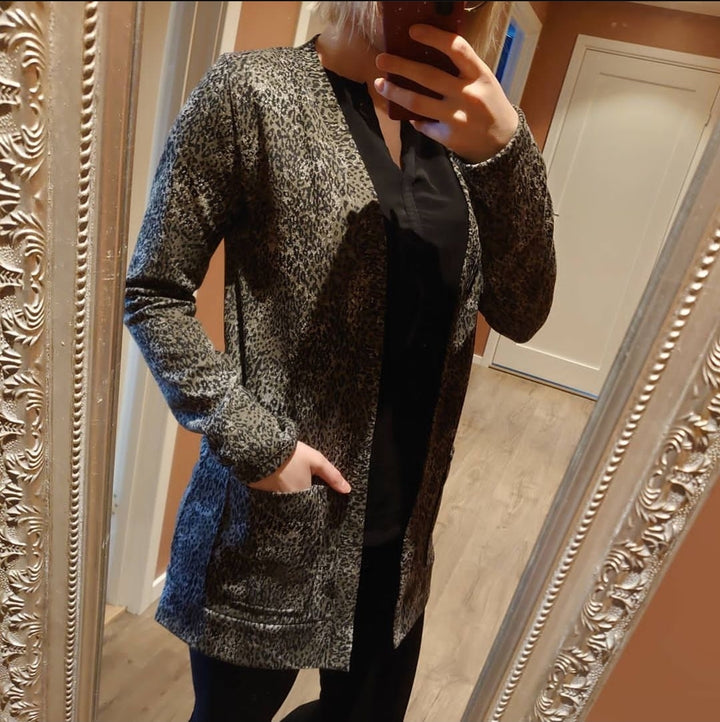 Grønn leopard bekledningsstoff